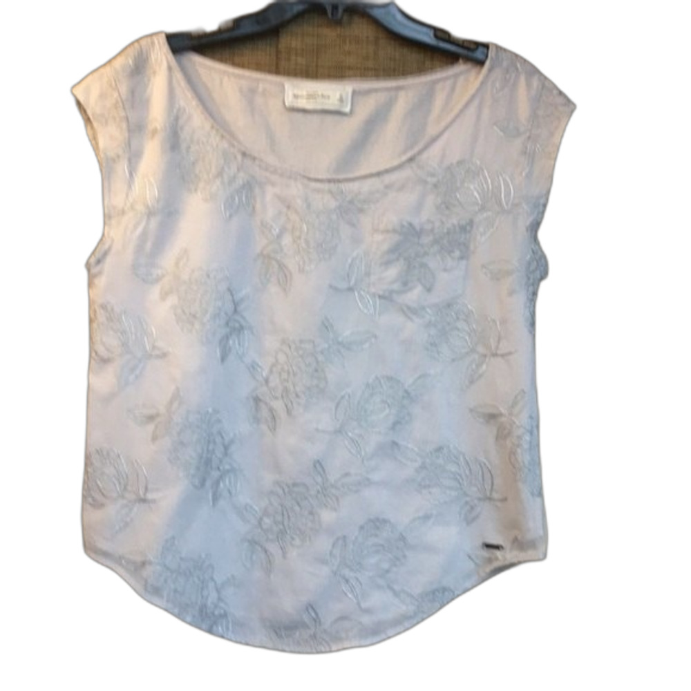 Cute Abercrombie summer top.